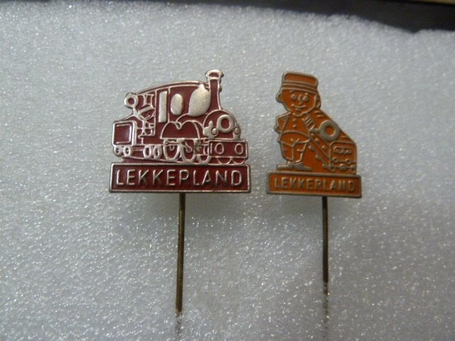 Vintage Lekkerland Speldjes: Trein en Figuurtje, Verzamelen, Ophalen of Verzenden, Gebruikt, Transport, Speldje of Pin