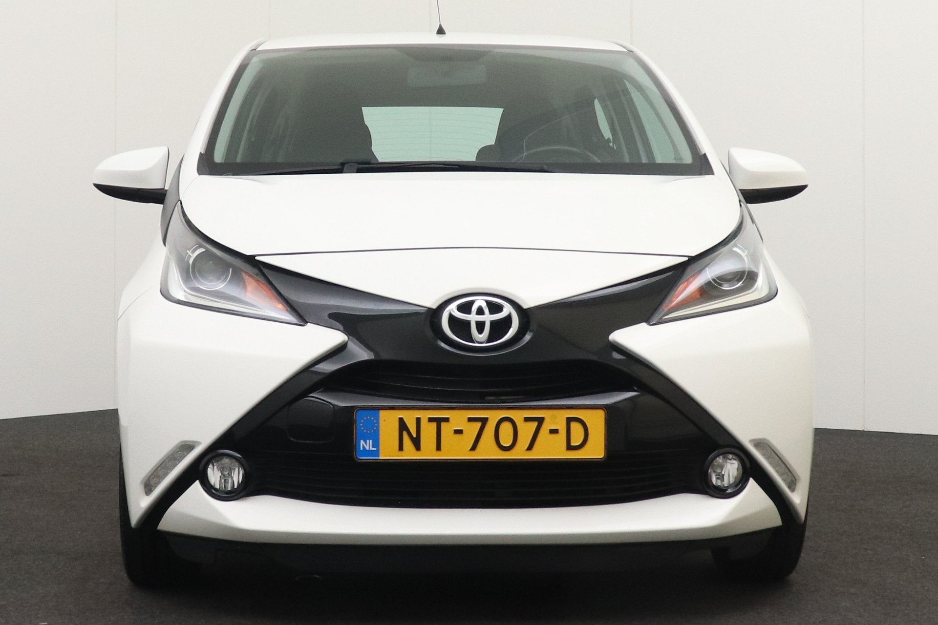 Toyota Aygo 1.0 VVT-i x-play Camera Bluetooth LED (bj 2017), Auto's, Toyota, Voorwielaandrijving, Stof, Gebruikt, 4 stoelen