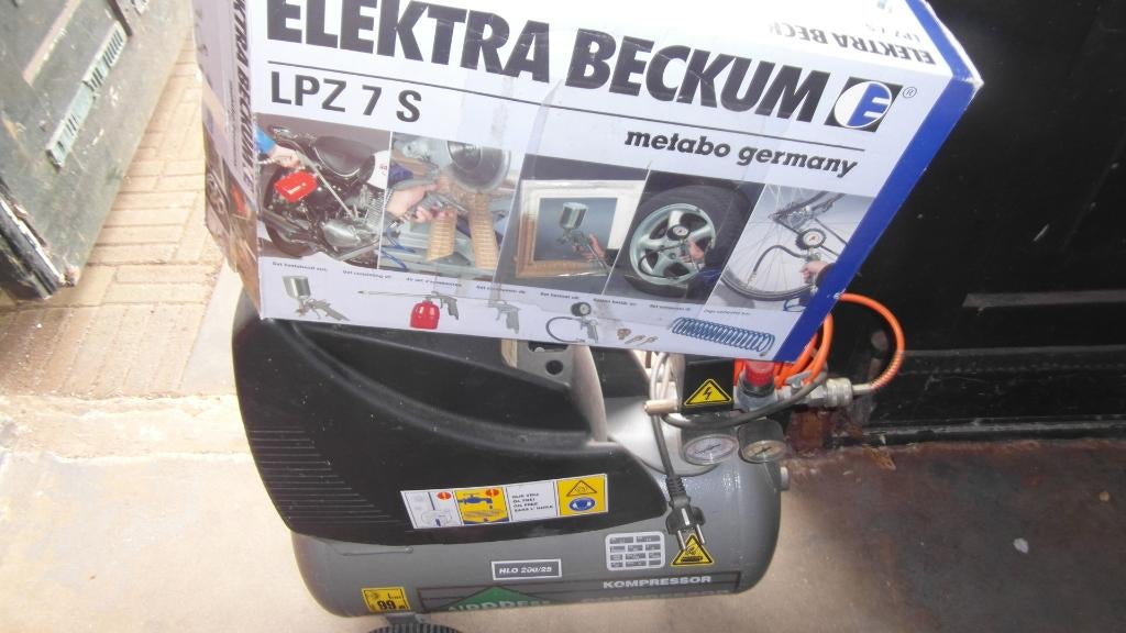 air pres compressor assoires, Doe-het-zelf en Verbouw, Compressors, Ophalen, 6 tot 10 bar, Zo goed als nieuw, Minder dan 200 liter/min