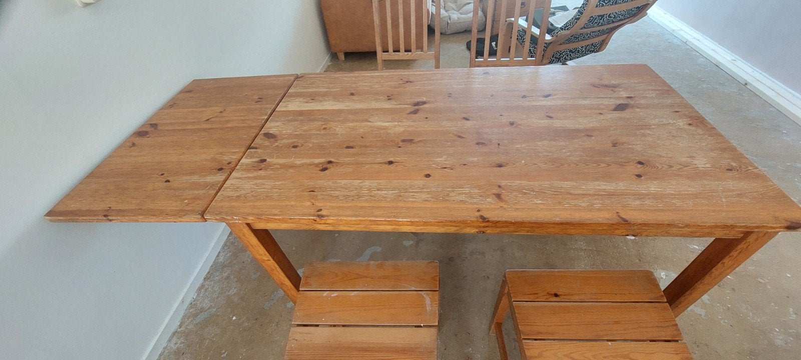 houten tafel en stoelen.gratis, Ophalen, Gebruikt, Rechthoekig, 50 tot 100 cm