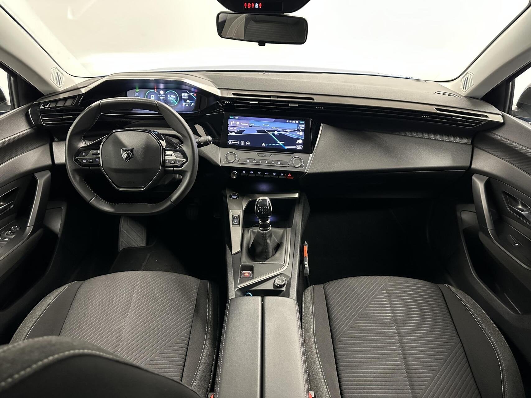 Foto 2 van Peugeot 308 1.2 PureTech Active Pack Business NAVI CARPLAY C