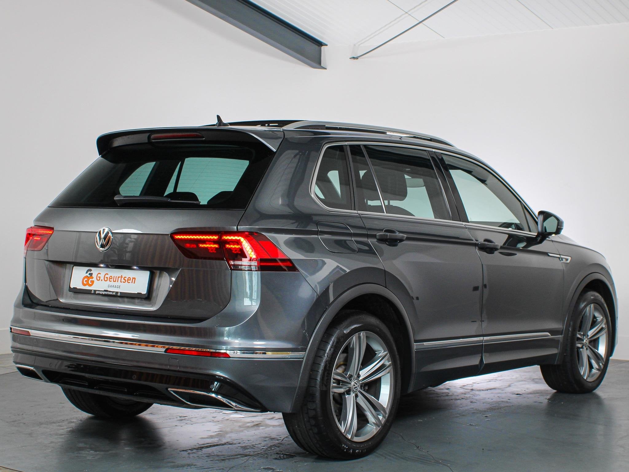 Volkswagen Tiguan 2.0 TSI 4Motion Highline Panoramadak, Trek, Auto's, Automaat, Gebruikt, 4 cilinders, 1984 cc