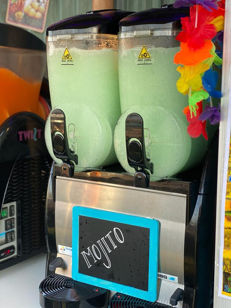 SLUSH, huur een complete slushmachine met toebehoren!, Hobby en Vrije tijd, Feestartikelen | Verhuur, Ophalen, Zo goed als nieuw