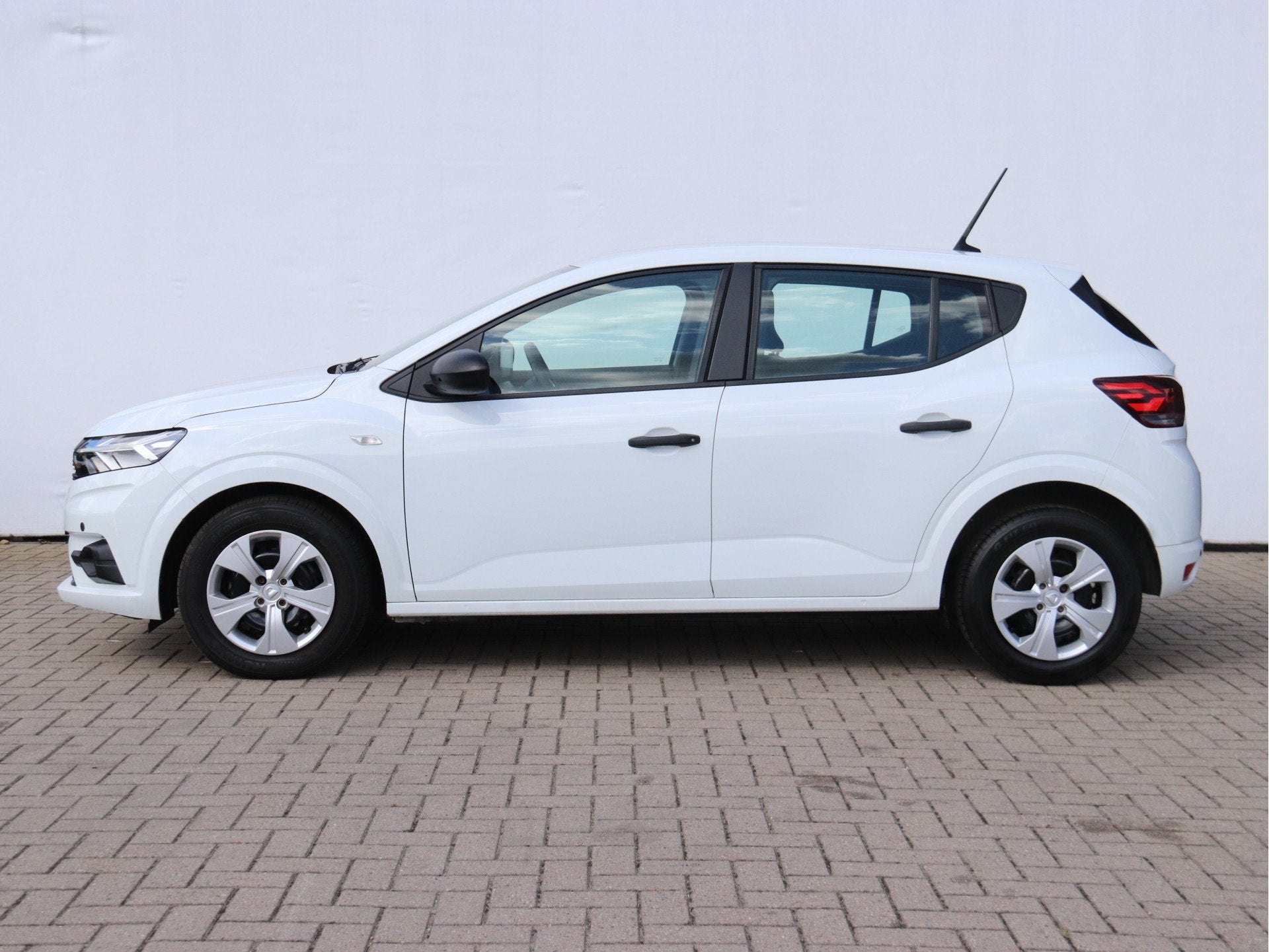 Dacia Sandero 1.0 TCe 90 Comfort AIRCO / APPLE CARPLAY, Auto's, Voorwielaandrijving, 1027 kg, Stof, Gebruikt