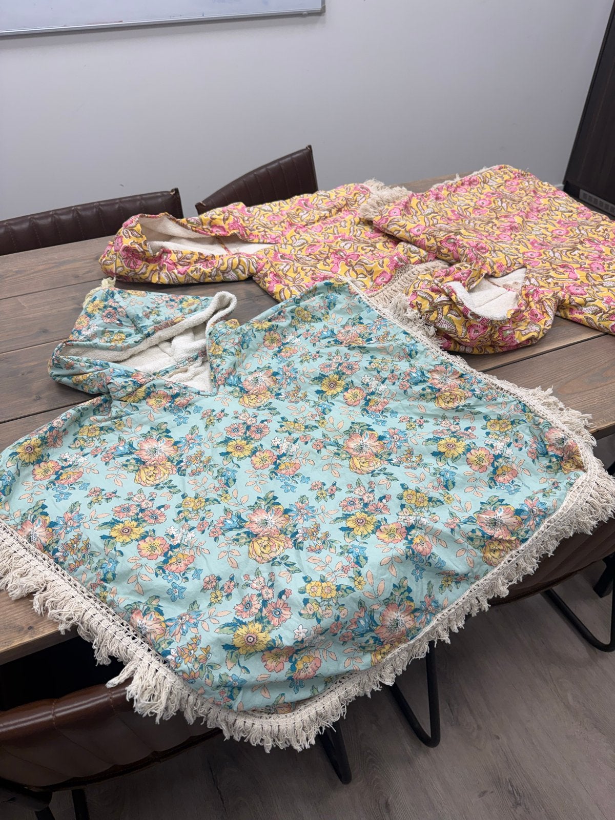 Louise Misha Strandponcho's - Diverse maten en kleuren, Ophalen of Verzenden, Zo goed als nieuw, Jongen of Meisje