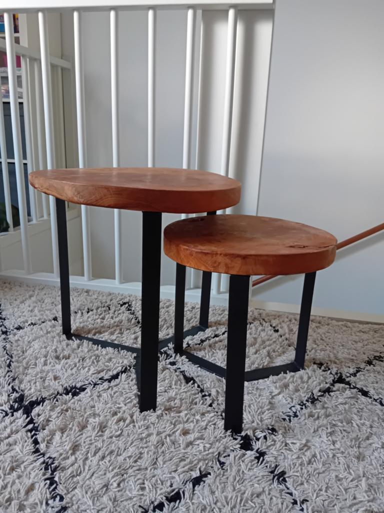 Set van 2 bijzettafels massief hout met stalen onderstel, Huis en Inrichting, Tafels | Bijzettafels, Ophalen, Minder dan 45 cm