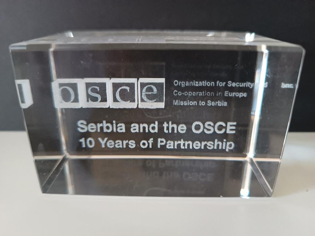 Presse papier/Paper weight Serbia and the OSCE 10 years, Ophalen of Verzenden