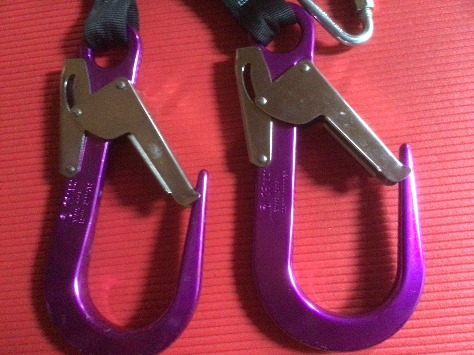 Klimset met twee karabiners en valdemper, Sport en Fitness, Ophalen of Verzenden, Gebruikt, Klimsport-accessoire
