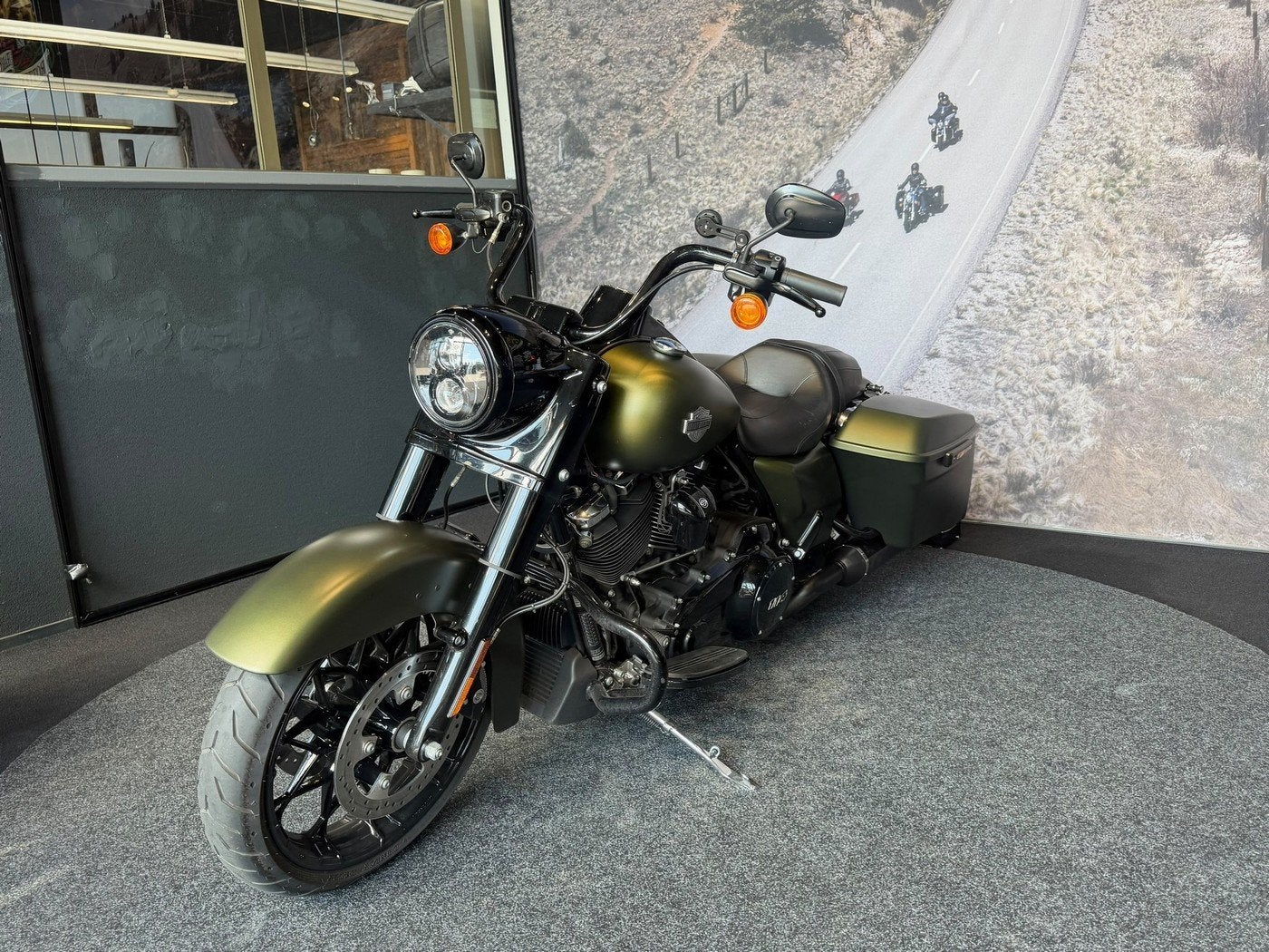 Harley-Davidson FLHRXS ROAD KING SPECIAL - BTW verrekenbaar, Motoren, Motoren | Harley-Davidson, Laan van Vredenoord 33
2289 DA  RIJSWIJK, NL