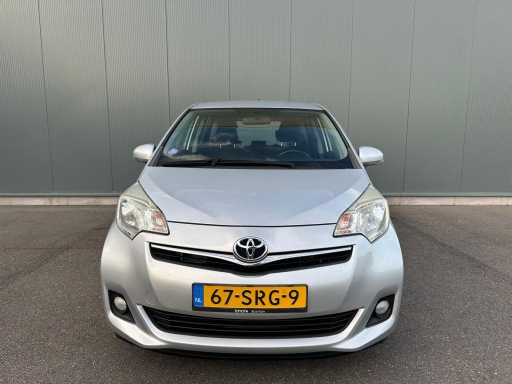 Toyota Verso-S 1.3 VVT-i Aspiration AIRCO | NAVI | TREKHAAK, Auto's, Euro 5, 4 cilinders, Verwarmde buitenspiegels, 1055 kg