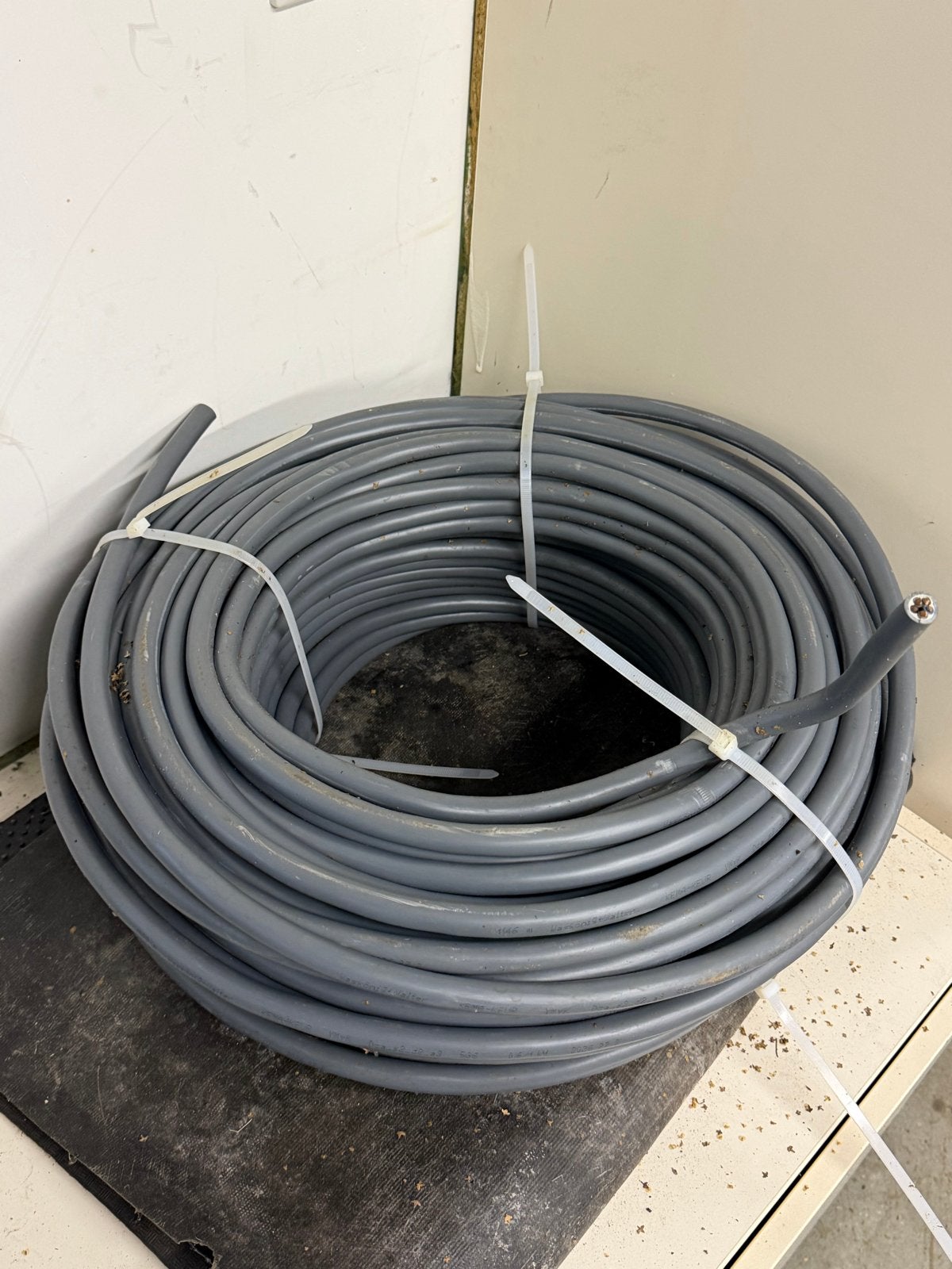 Grijze elektriciteitskabel - 5-aderig 6mm2 /110mtr, Doe-het-zelf en Verbouw, Ophalen of Verzenden, Gebruikt, Overige merken, Kabel of Snoer
