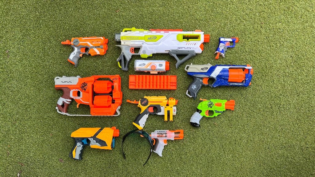9 Nerf guns + Nerf bril + kogels, Ophalen of Verzenden, Zo goed als nieuw