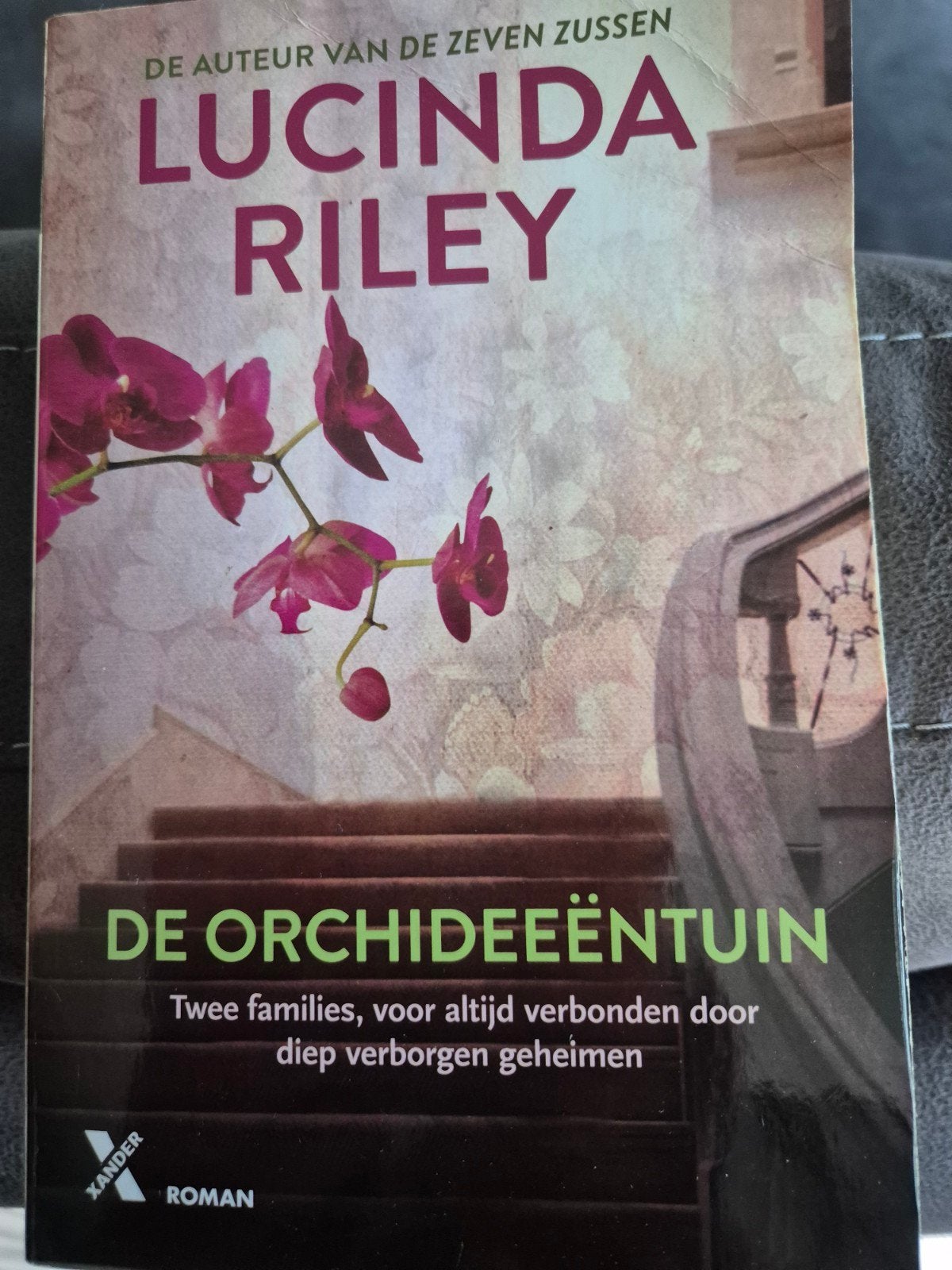 De Orchideeëntuin - Lucinda Riley (Roman), Ophalen of Verzenden, Gelezen, Lucinda Riley, Nederland