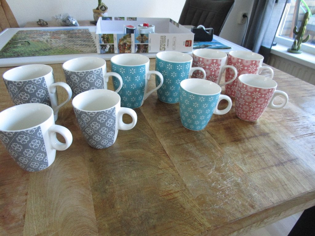 10 (koffie) mokken - 3 kleuren / 2 formaten, Zo goed als nieuw, Overige stijlen, Aardewerk, Mok