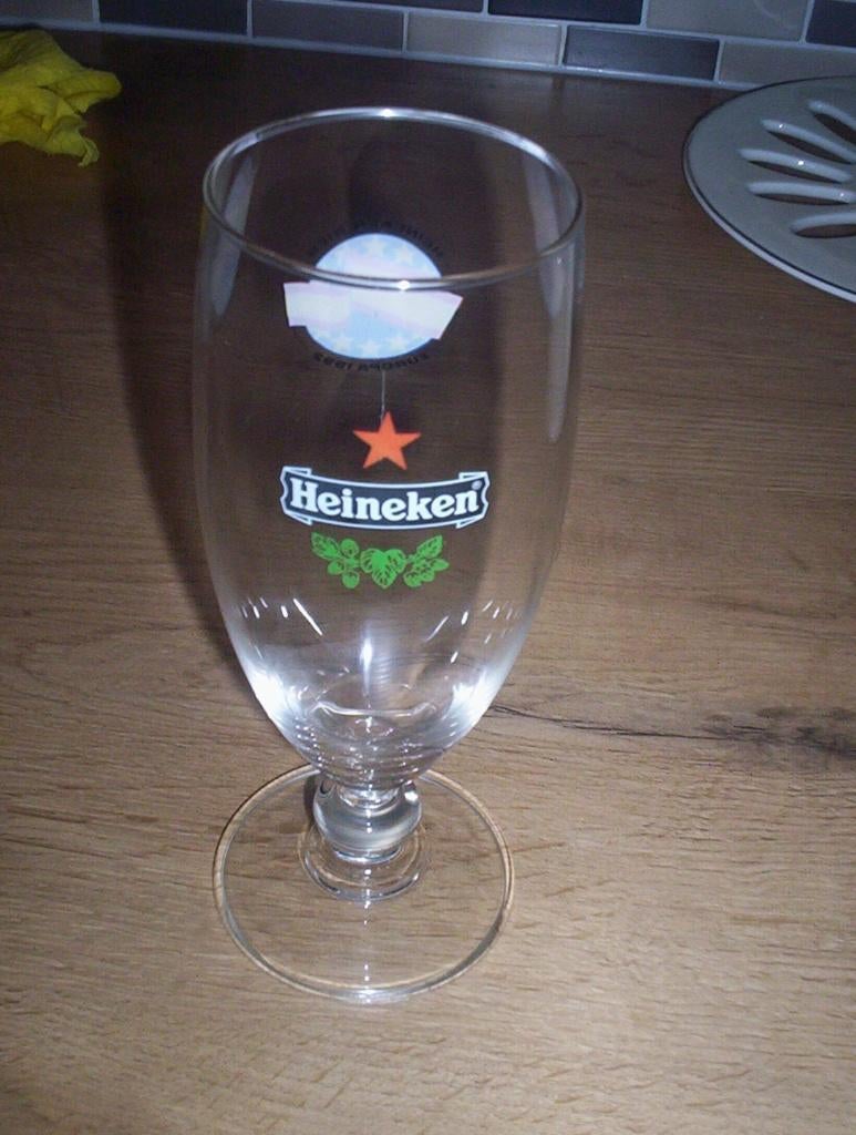 bierglas heineken bier europa 1992 (vlag spanje), Ophalen of Verzenden, Zo goed als nieuw, Glas of Glazen, Heineken