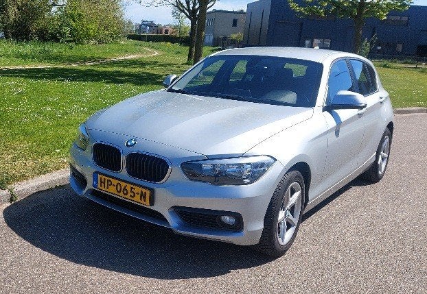 BMW 1-Serie 116i 109pk 2015 Grijs, Auto's, 1-Serie, Achterwielaandrijving, 1280 kg, Origineel Nederlands