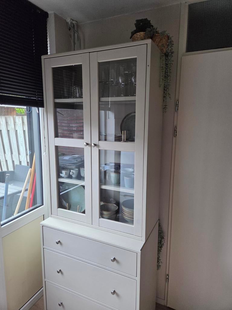 IKEA Havsta kast met vitrinedeuren en lades, Huis en Inrichting, Kasten | Vitrinekasten, Ophalen, Modern, Scandinavisch, Glas