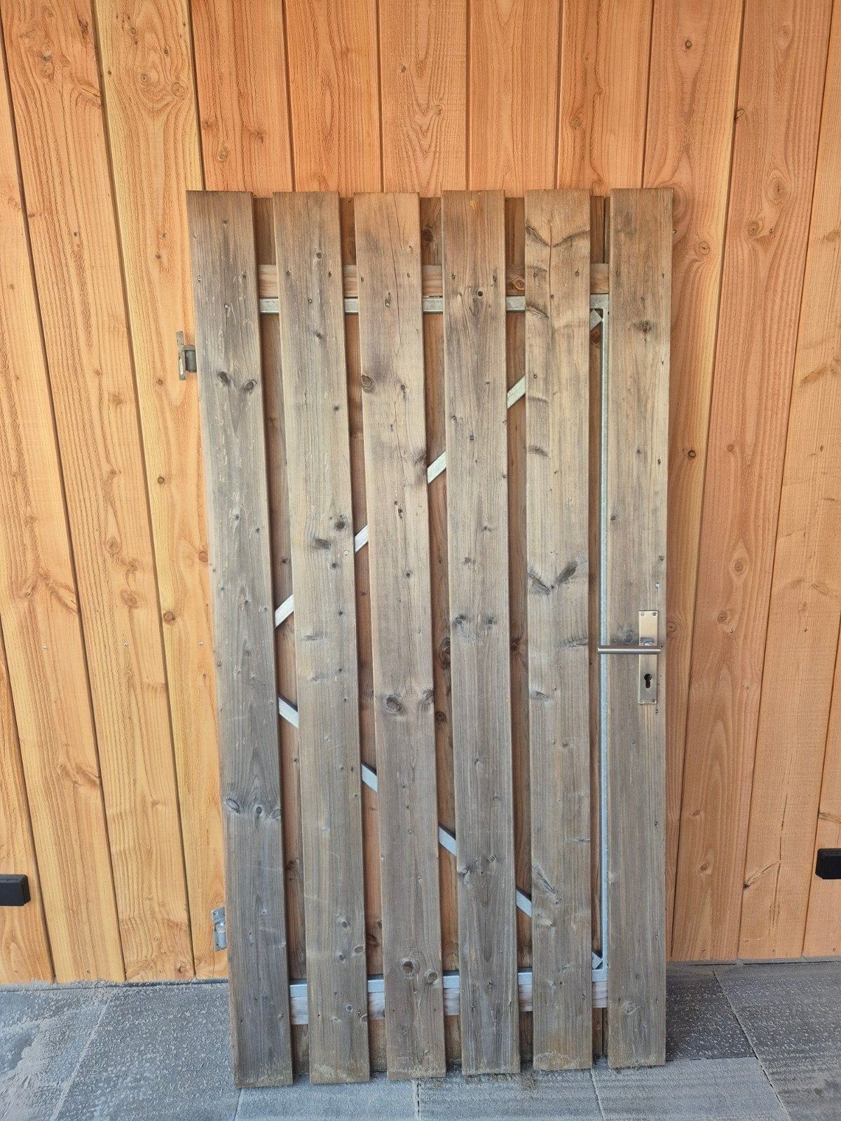 Houten poort met metalen binnenwerk, Ophalen, Gebruikt, 100 tot 150 cm, Draaipoort