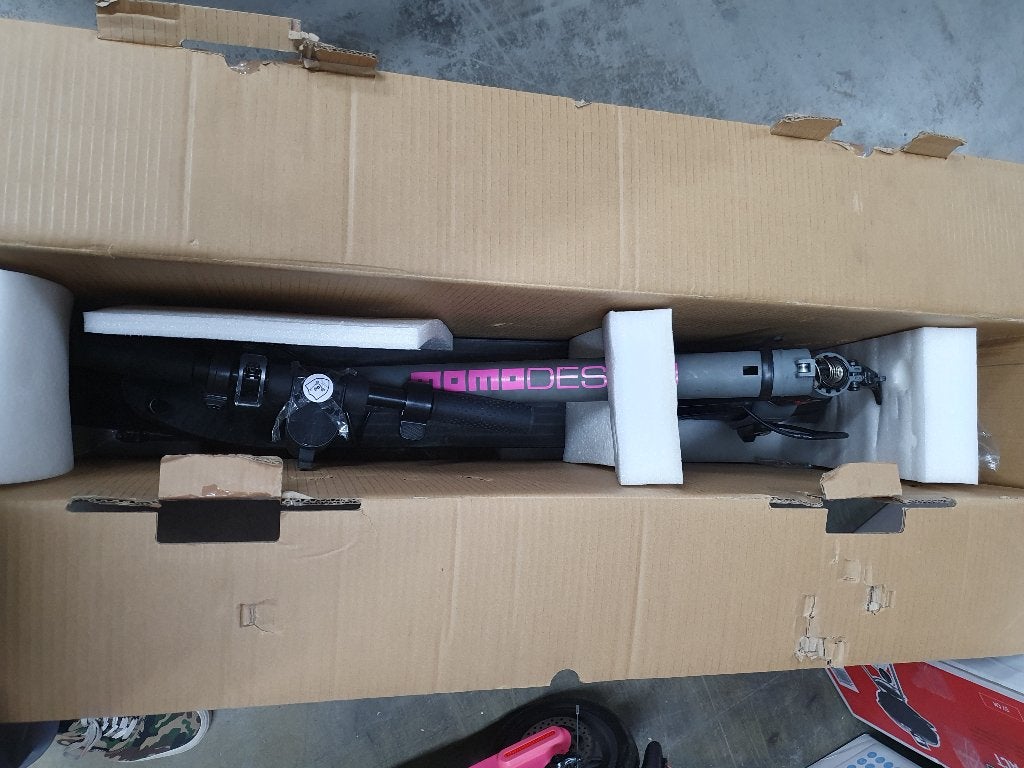 2 Momo Design E-stepjes met defecte Accu's Te Koop., Ophalen, Gebruikt, Elektrische step (E-scooter), Momo Design