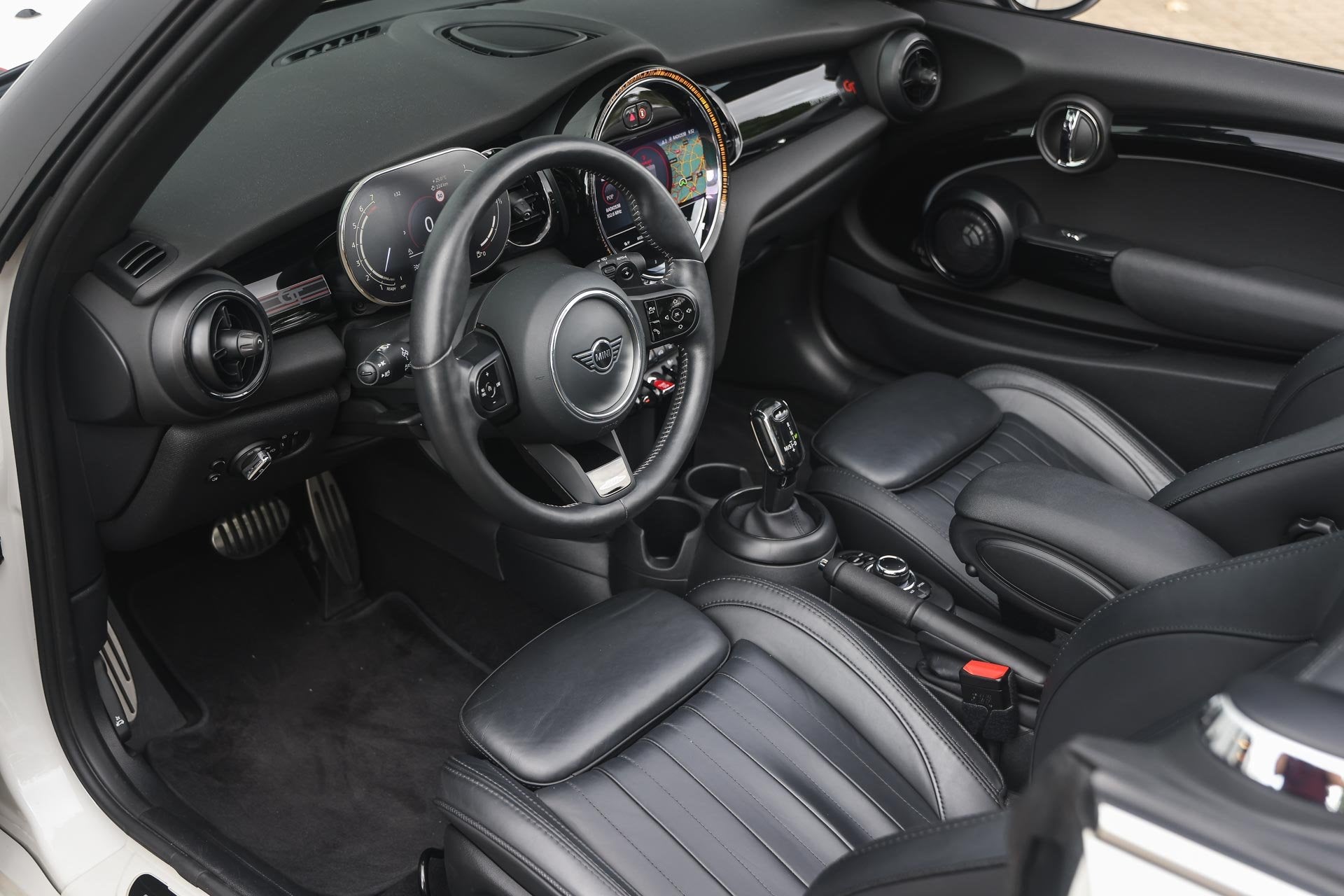 MINI Cabrio Cooper S JCW Rockingham GT Automaat / Sportstoel, 1300 kg, Gebruikt, 4 cilinders, Wit