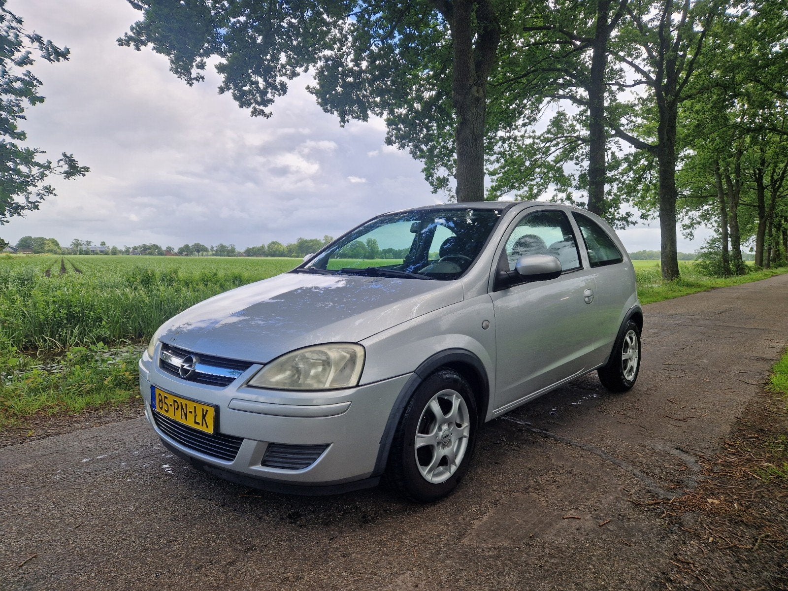 Opel Corsa 1.2 16V 3D 2004 Grijs, Auto's, Opel, Voorwielaandrijving, 450 kg, 74 pk, 31 €/maand