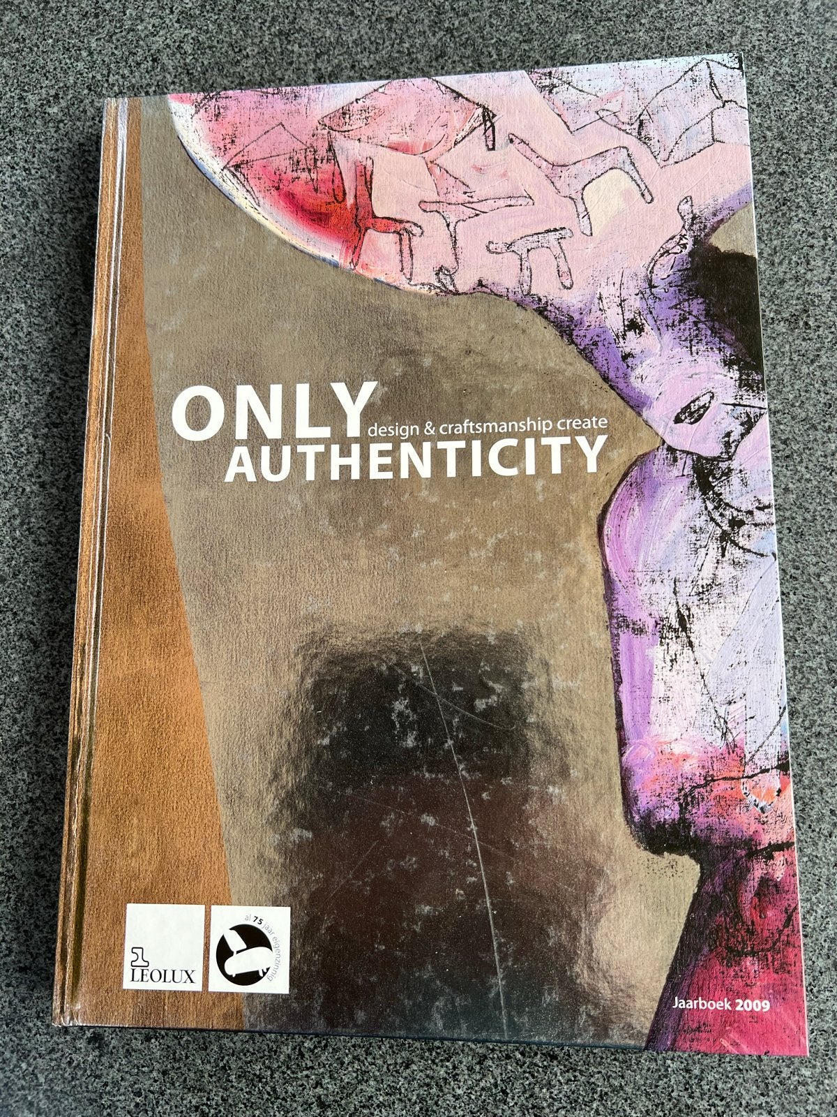 Leolux Jaarboek 2009 - Only Authenticity, Boeken, Ophalen of Verzenden, Zo goed als nieuw, Catalogus