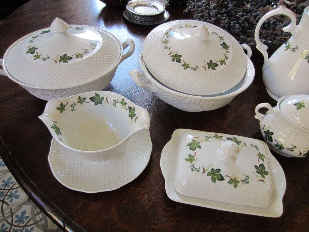 Marlborough Old English, 2 dekschalen, KLIMOP decor, Ophalen of Verzenden