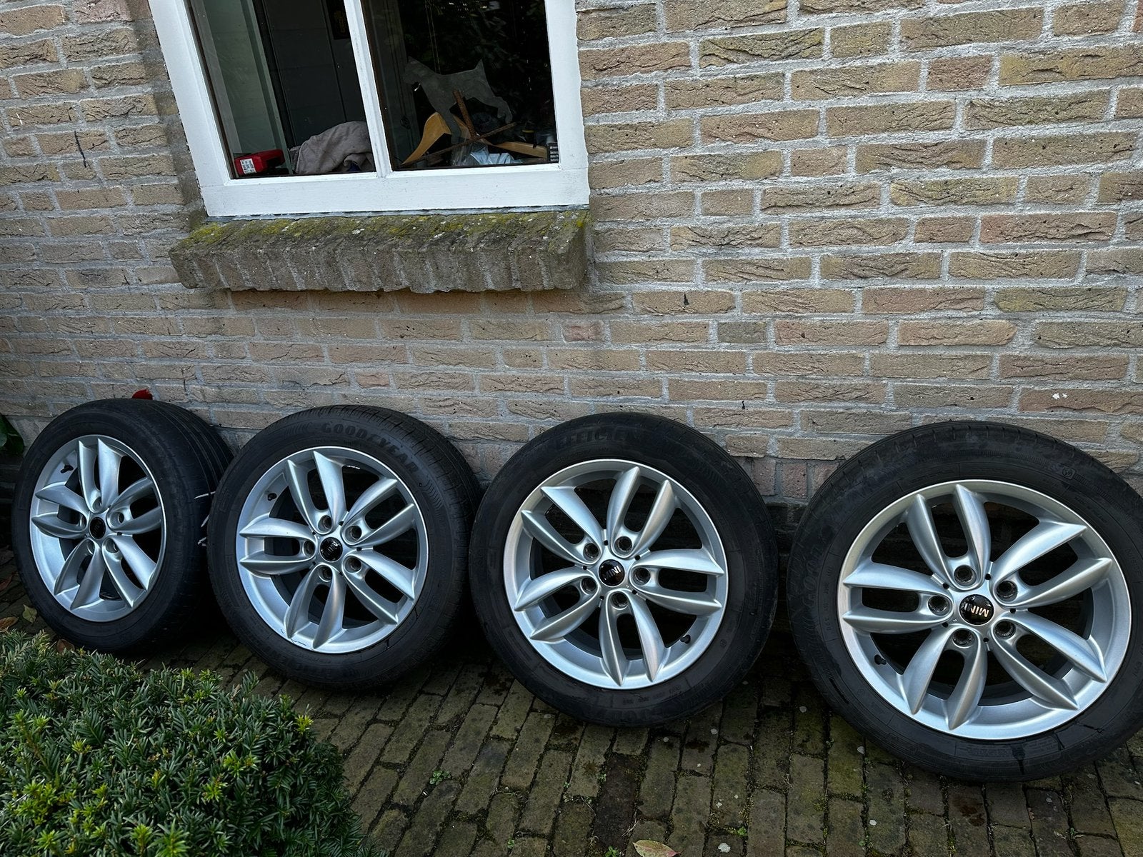 MINI countryman zomerbanden + velgen, Ophalen