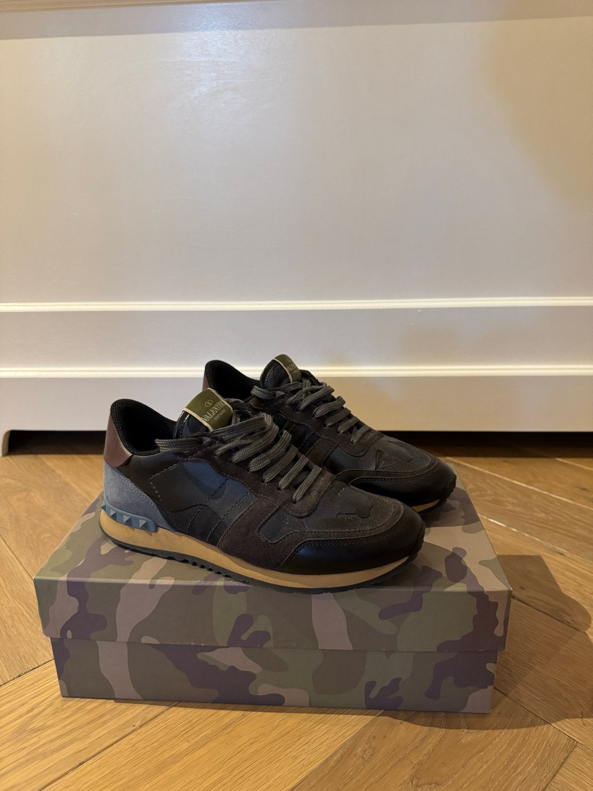 Valentino Garavani Rockrunner Sneakers Maat 40, Ophalen, Bruin, Sneakers of Gympen, Zo goed als nieuw