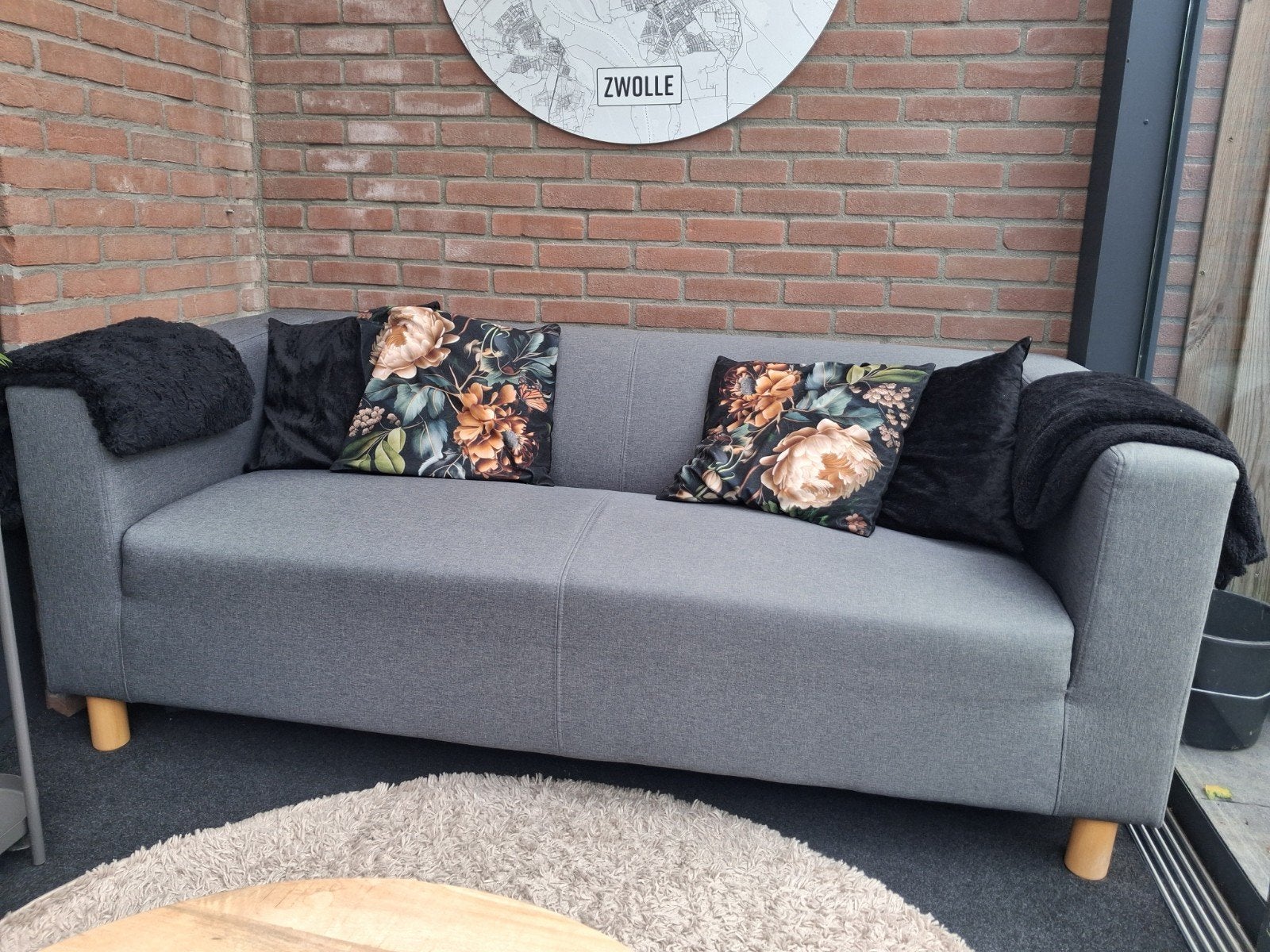 Grijze tweepersoonsbank van 180 cm breed., Huis en Inrichting, Banken | Bankstellen, Ophalen, Tweepersoons, 150 tot 200 cm