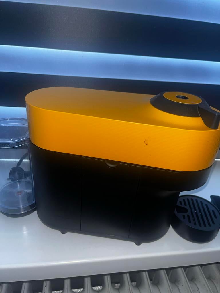 MAGIMIX Nespresso Vertuo POP - Capsulemachine - Geel, Ophalen, Koffiemachine, Zo goed als nieuw, Koffiepads en cups