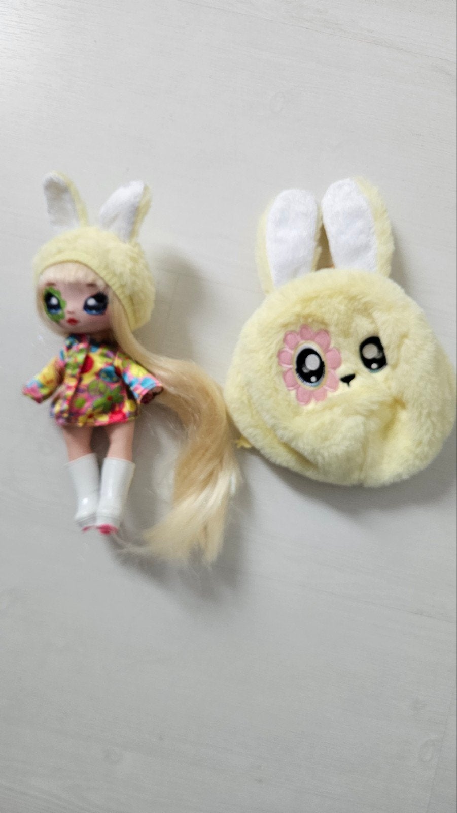 Na! Na! Na! Surprise konijn knuffel etui/tasje, Overige merken, Konijn, Ophalen of Verzenden, Klein (minder dan 20 cm)