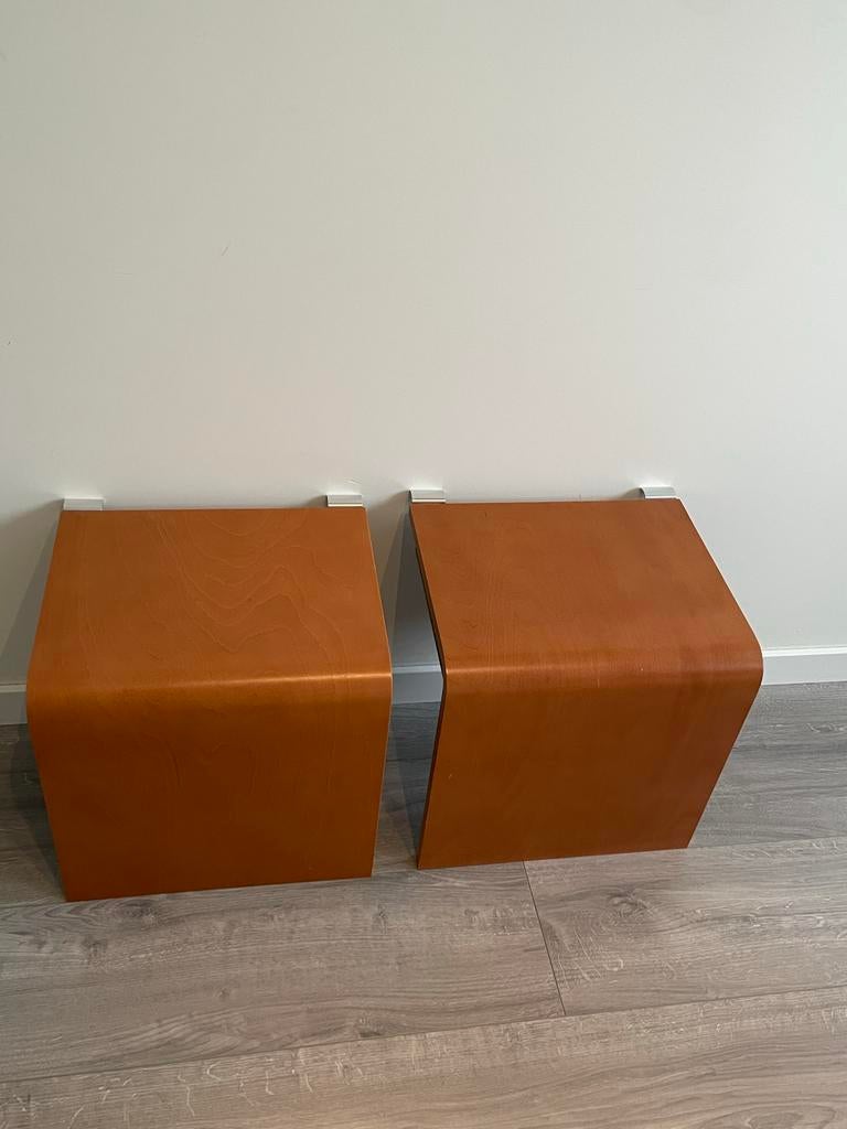 Auping auronde nachtkastjes kersenkleur - Zo goed als nieuw, Huis en Inrichting, Slaapkamer | Nachtkastjes, Ophalen, Minder dan 45 cm