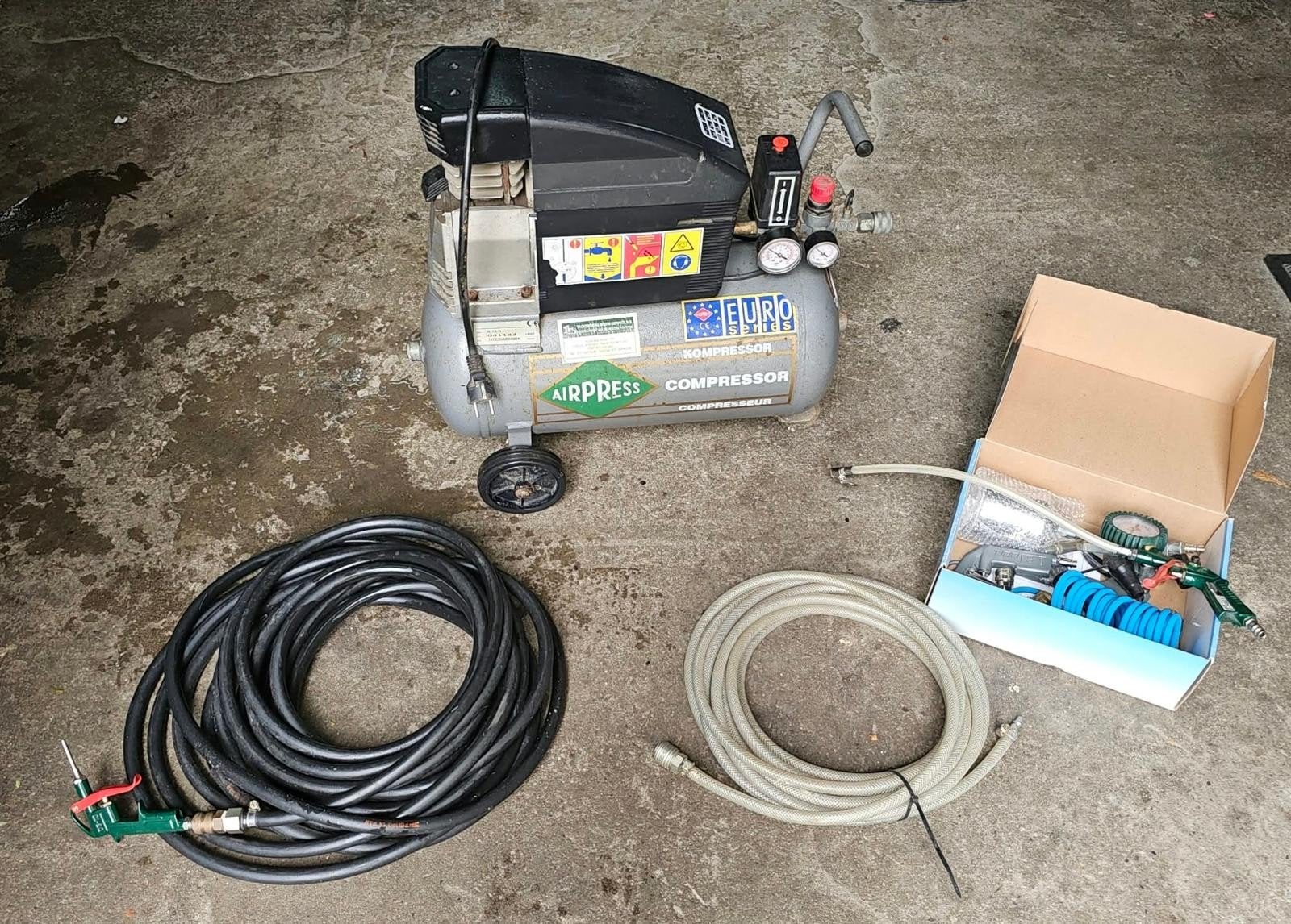 Titel:Complete Airpress HL 215-25 Compressorset (24L), Doe-het-zelf en Verbouw, Ophalen of Verzenden