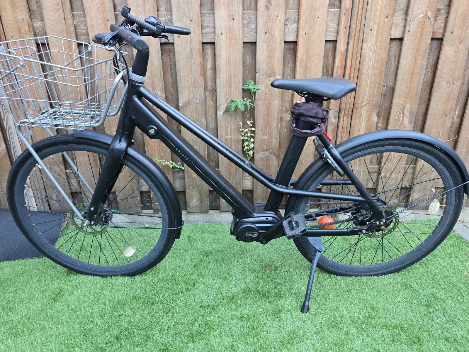 Veloretti Pro E-bike met mand en sloten - 6000km, Fietsen en Brommers, Ophalen