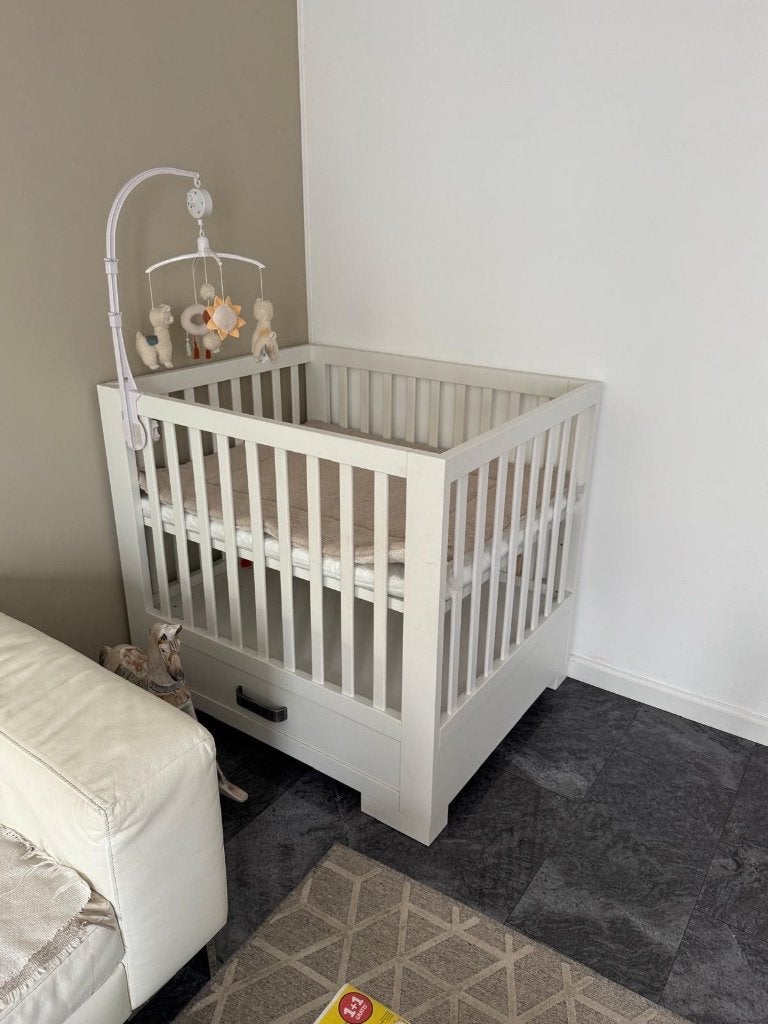 Babyledikant + matras + bad + badzitje + loopstoel = € 350, Ophalen, Zo goed als nieuw, Ledikant