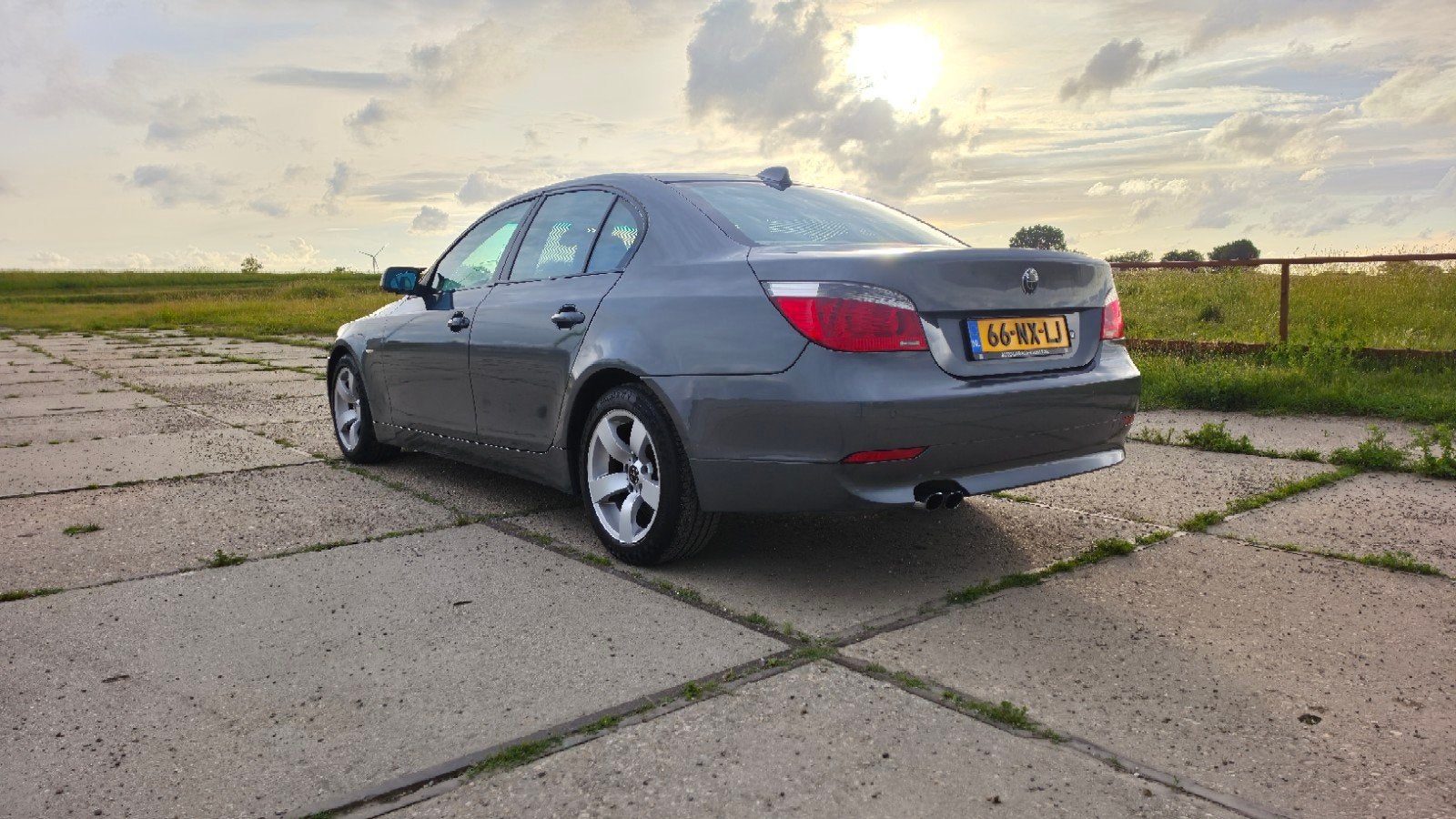 BMW 5-Serie 2.5 I 525 AUT 2004 Grijs, Auto's, Automaat, Achterwielaandrijving, 2000 kg, Particulier