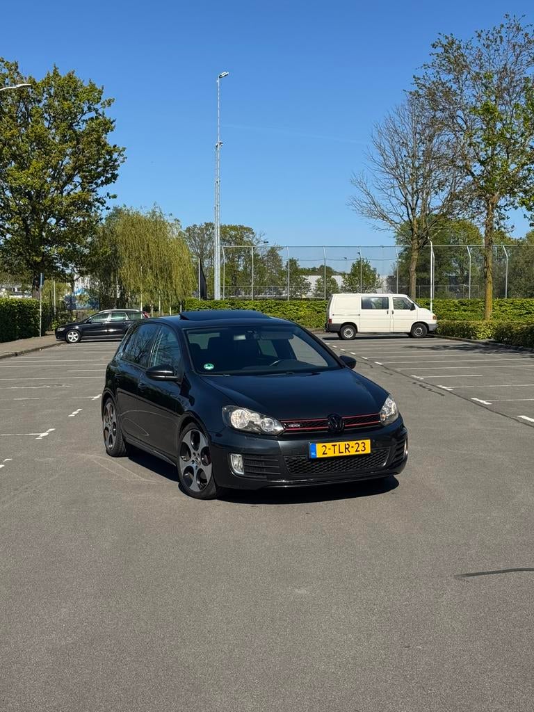 Volkswagen Golf 6 GTI 2009 DSG. VOL + NIEUWE APK, Auto's, Volkswagen, Zwart, 4 cilinders, Stoelverwarming, Zwart