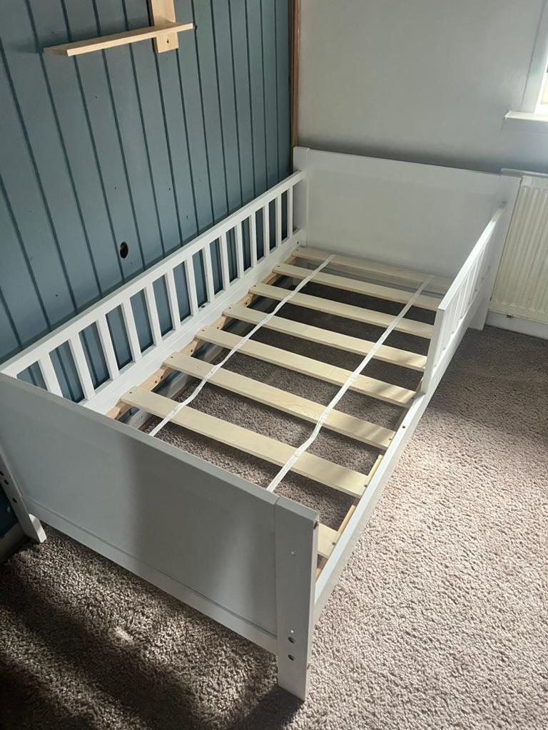 Wit kinderbed met lattenbodem 140x70, Ophalen, Gebruikt, 70 tot 85 cm, Lattenbodem