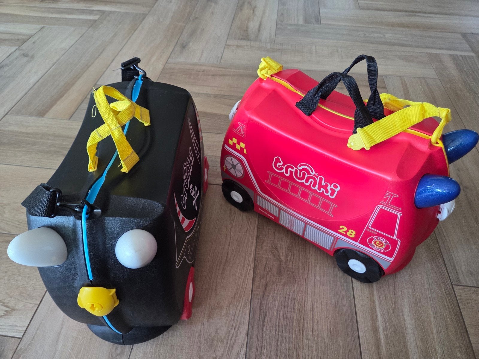 Toffe Trunki Ride-on Koffer(s) (piraten en brandweer), Ophalen, Gebruikt, Hard kunststof, Wieltjes