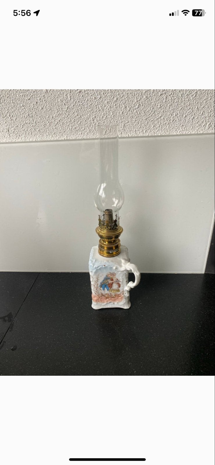 Antieke olielamp met porseleinen voet en decoratie, Ophalen of Verzenden