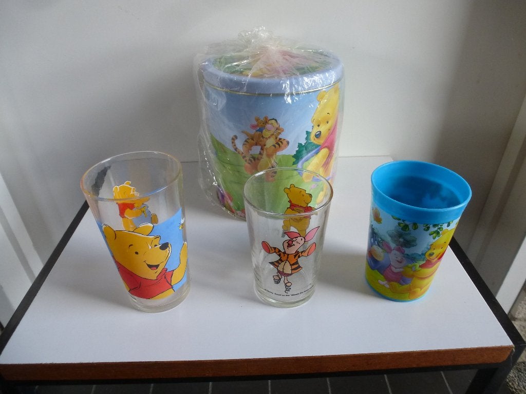 Winnie de Poeh koekjestrommel en 3 glazen, nieuw, Verzamelen, Ophalen of Verzenden, Winnie de Poeh of vrienden, Nieuw, Overige typen