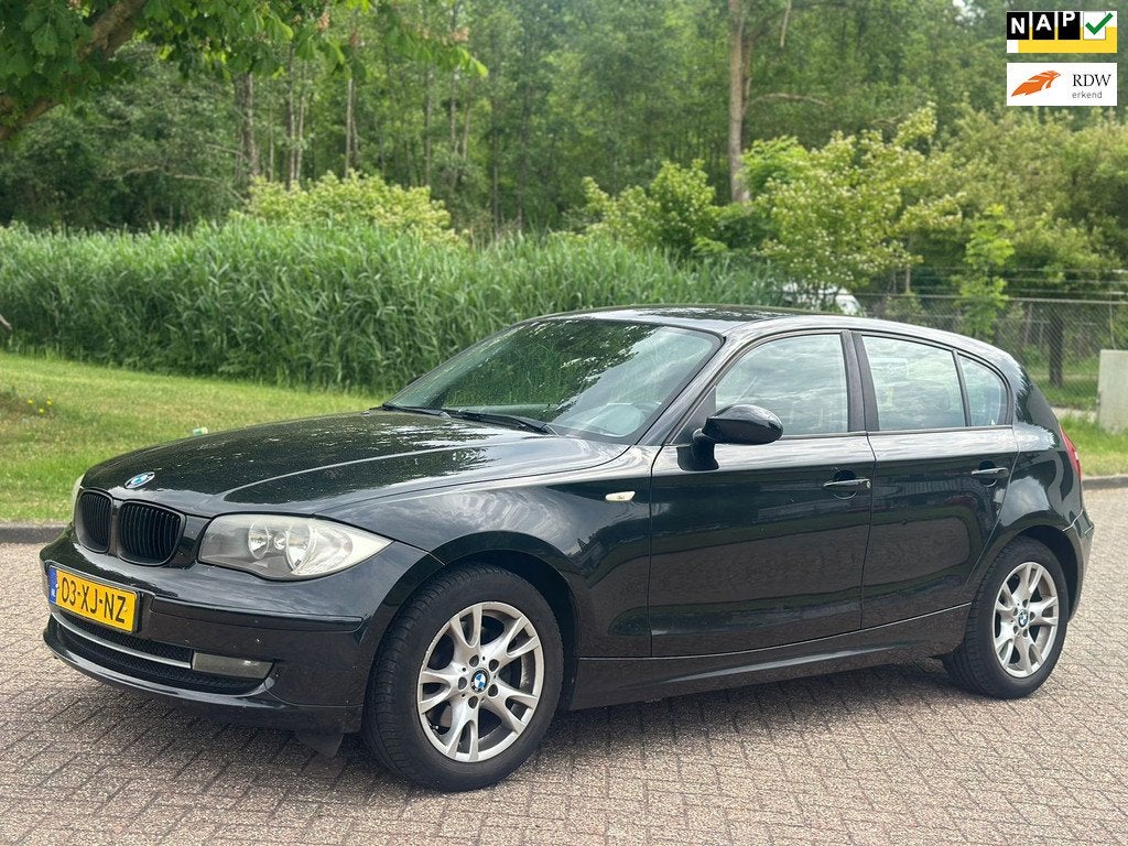 BMW 1-serie 120i Business Line, Auto's, 1-Serie, 4 cilinders, Zwart, Handgeschakeld