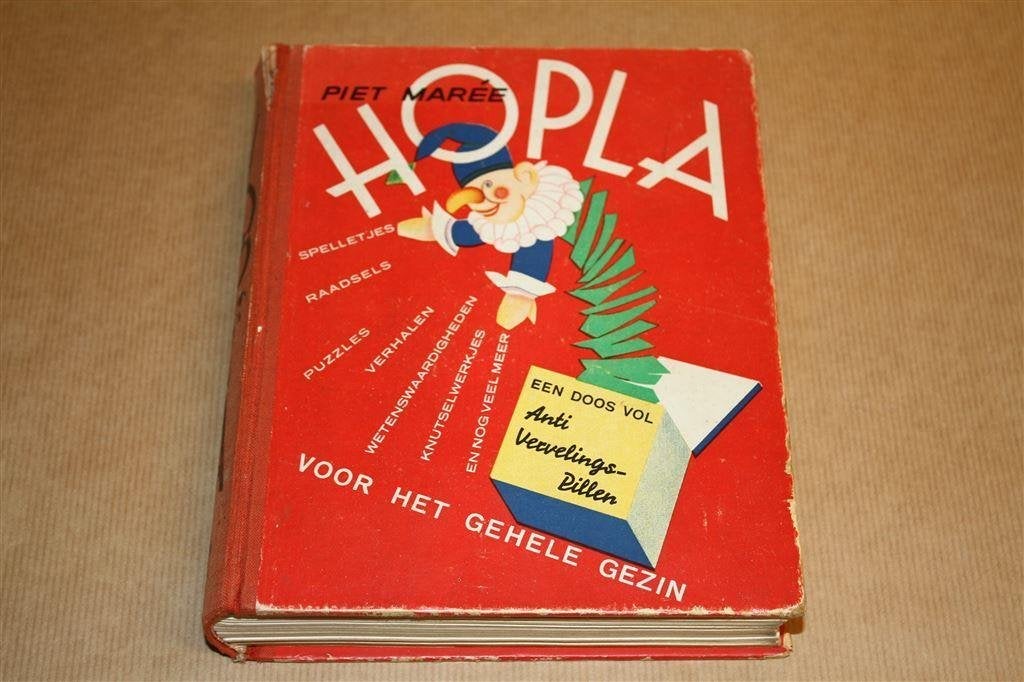 Hopla - Een doos vol anti-vervelingspillen - Piet Marée, Ophalen of Verzenden, Gelezen