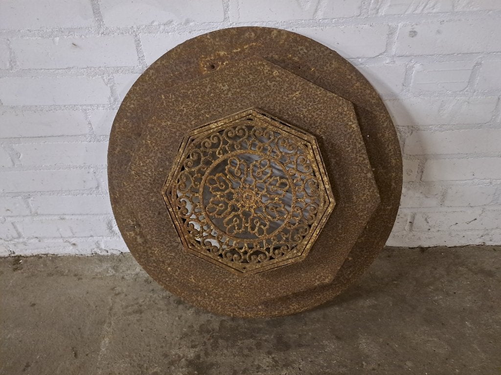 1 Ornament van ijzer en gietijzer., Ophalen