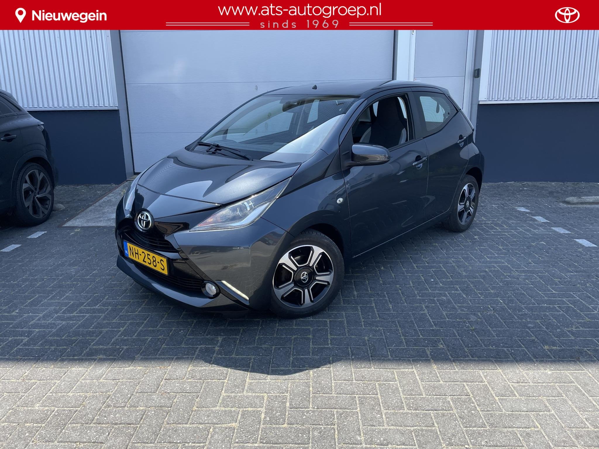 Toyota Aygo 1.0 VVT-i x-play | Automaat, Auto's, Stof, Gebruikt, Euro 6, 4 stoelen