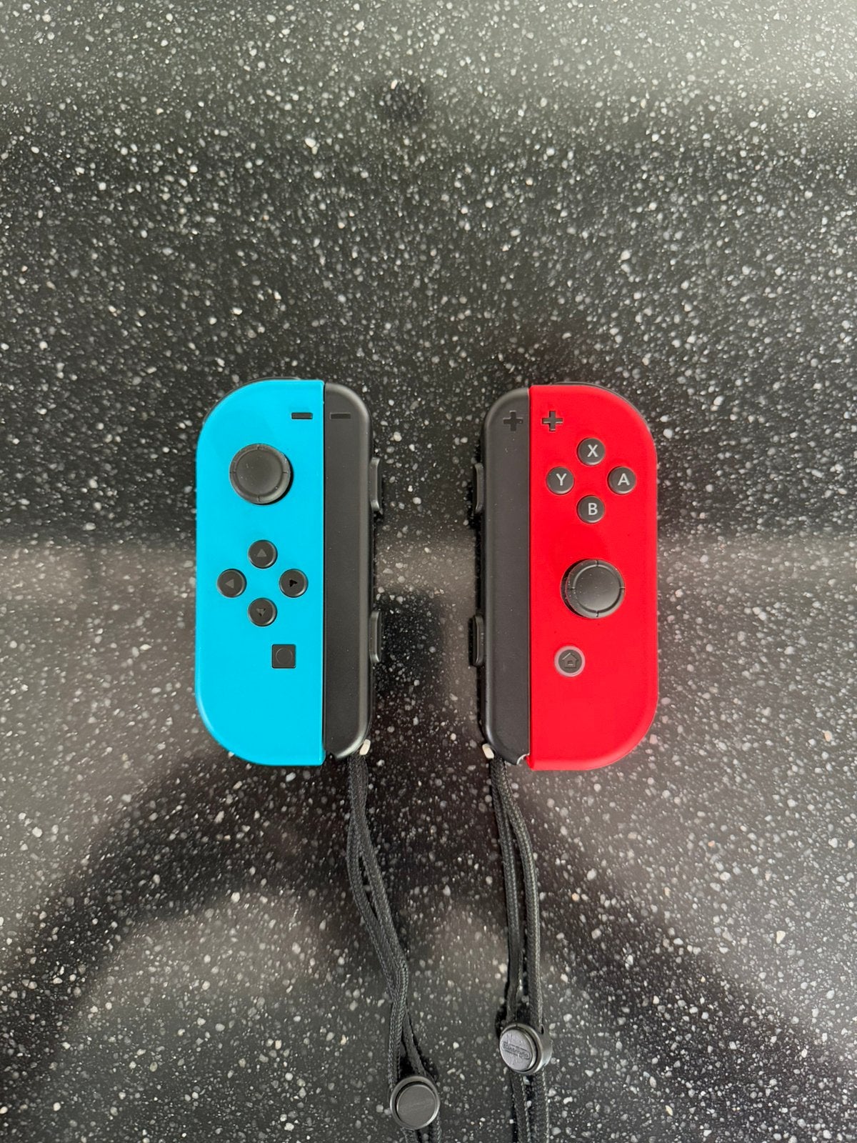 Nintendo Switch Joy-Con set Blauw en Rood, Overige controllers, Ophalen of Verzenden, Zo goed als nieuw, Draadloos