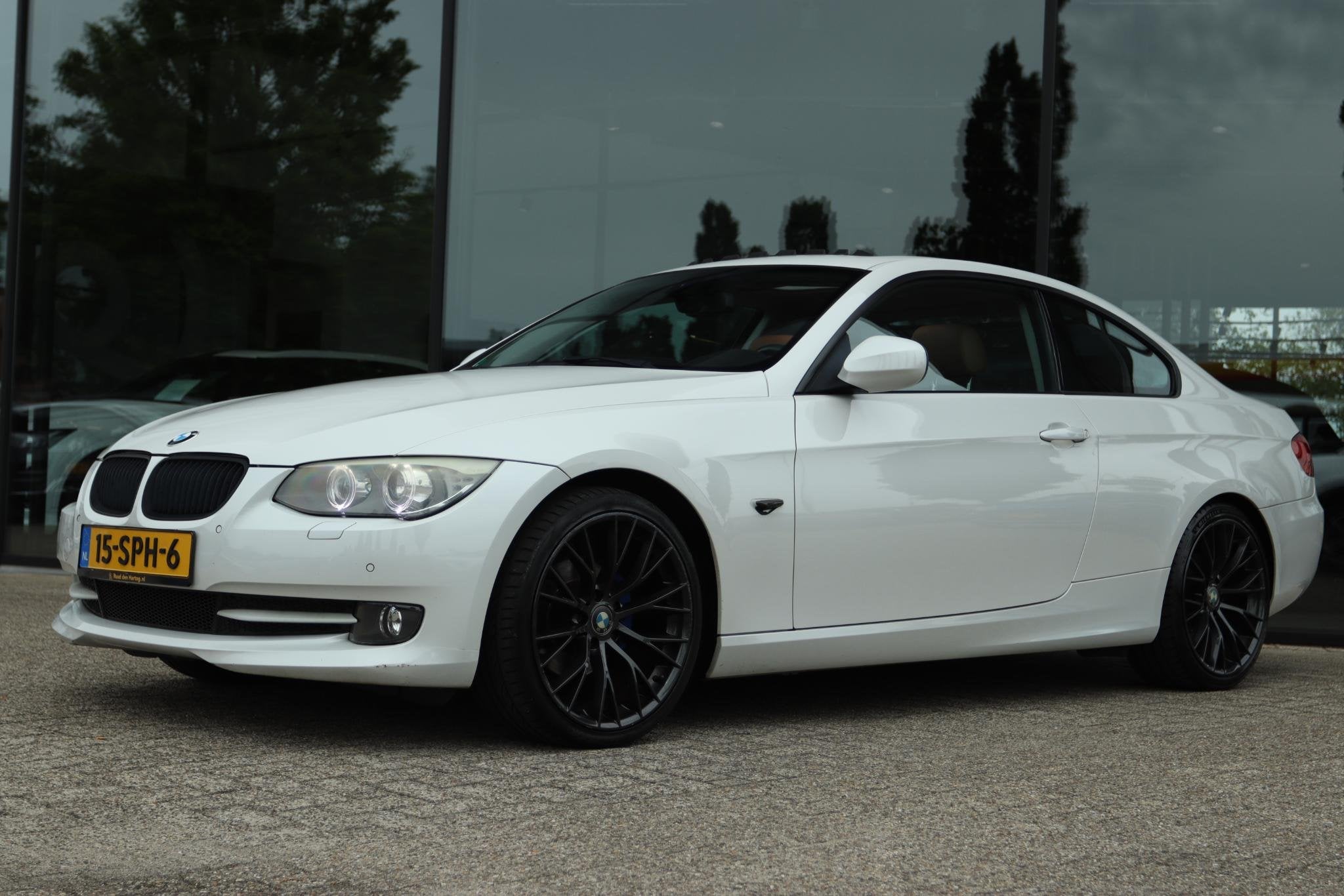 BMW 3-SERIE COUPÉ 320I BUSINESS LINE M-SPORT | SCHUIFDAK |, Auto's, Euro 5, 4 cilinders, 4 stoelen, Wit