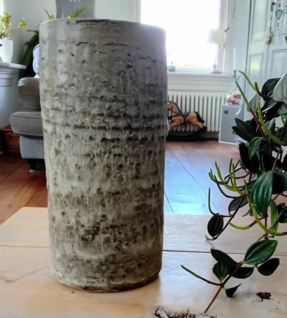 Vintage brutalist keramieken vaas - brutalistisch - grijs, Ophalen of Verzenden, Zo goed als nieuw, Overige kleuren