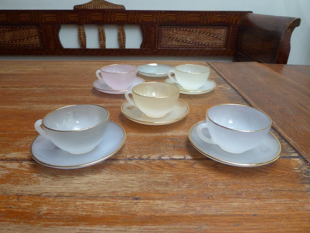 5 vintage opaline kopjes + 6 bordjes, Arcopal Harlequin, Ophalen of Verzenden